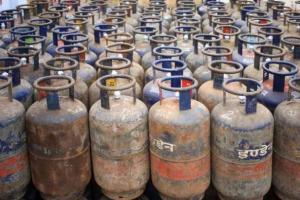 ਮਈ ਦੇ ਪਹਿਲੇ ਦਿਨ ਮਹਿੰਗਾਈ ਦਾ ਝਟਕਾ, ਵਪਾਰਕ ਗੈਸ ਸਿਲੰਡਰ ਦੀ ਕੀਮਤ ਵਿੱਚ 102 ਰੁਪਏ ਦਾ ਵਾਧਾ