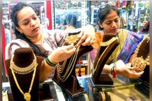 Gold Price: ਸੋਨਾ ਅਤੇ ਚਾਂਦੀ ਖਰੀਦਣ ਵਾਲਿਆਂ ਲਈ ਖੁਸ਼ਖਬਰੀ, ਕੀਮਤਾਂ ’ਚ ਆਈ ਕਾਫ਼ੀ ਗਿਰਾਵਟ